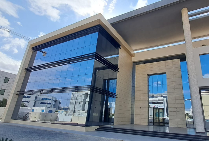EEMAR-Facade-Ventilee-High-tech-Center